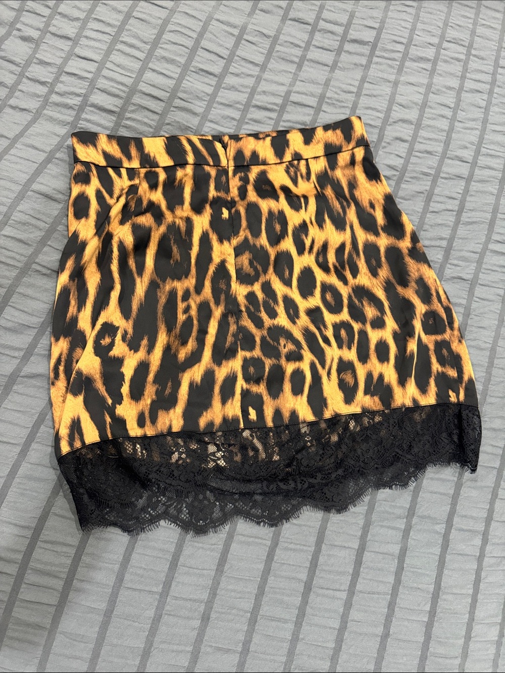 Commense Leopard-Print Ruffle Mini Skirt in Black and Gold - Picture 3 of 4